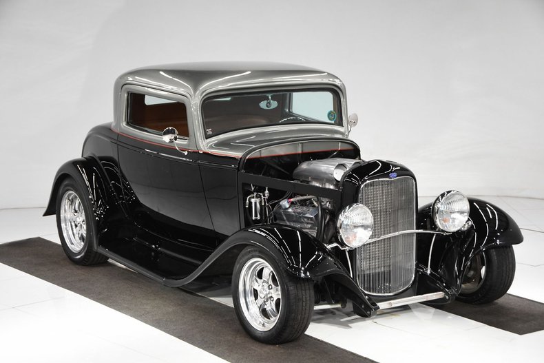 1932 Ford Custom | Volo Museum