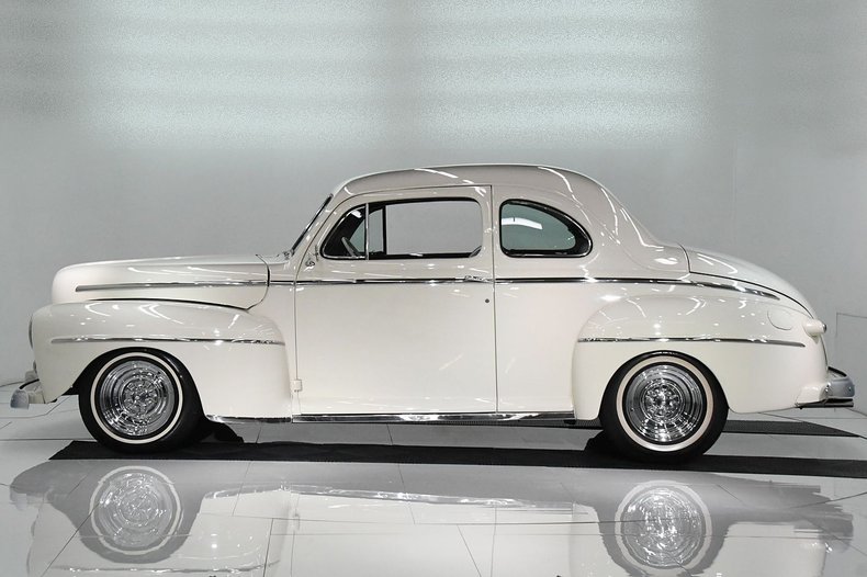 1947 Ford Deluxe | Volo Museum