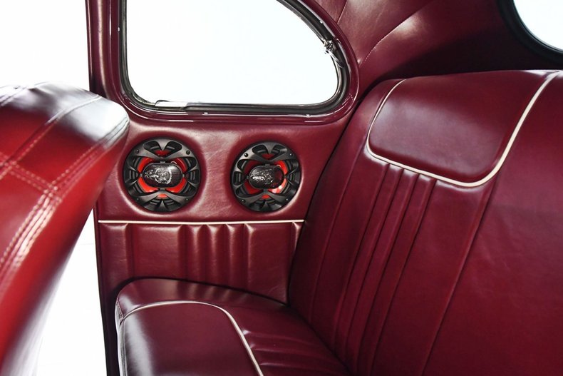 1947 Ford Deluxe | Volo Museum