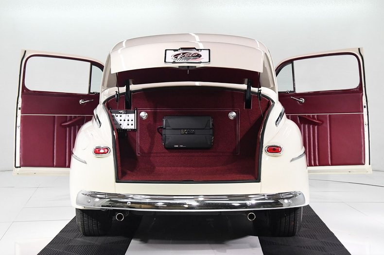 1947 Ford Deluxe | Volo Museum