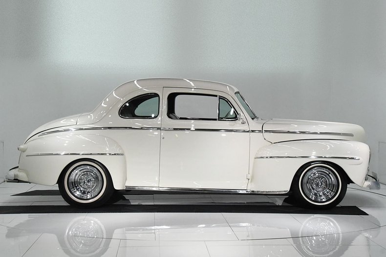 1947 Ford Deluxe | Volo Museum