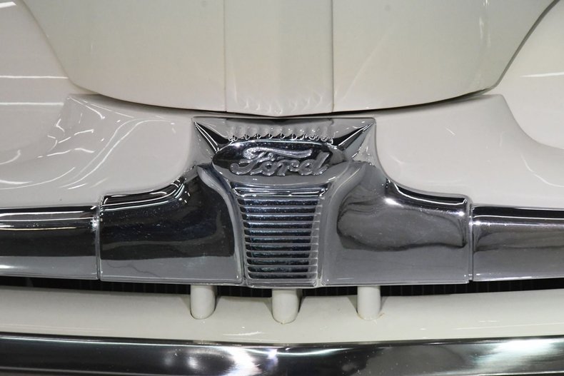 1947 Ford Deluxe | Volo Museum