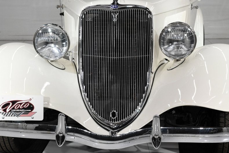 1933 Ford Custom