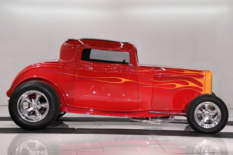 1932 Ford Custom | Volo Museum