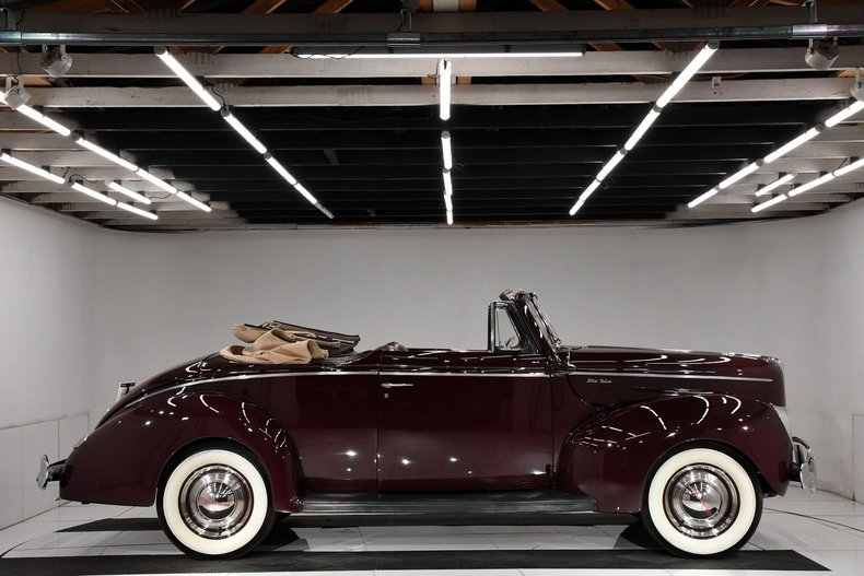 1940 Ford Deluxe | Volo Museum