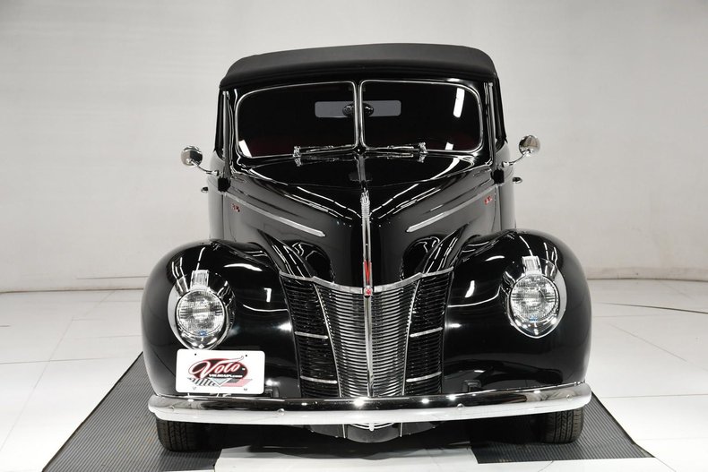 1940 Ford Deluxe | Volo Museum