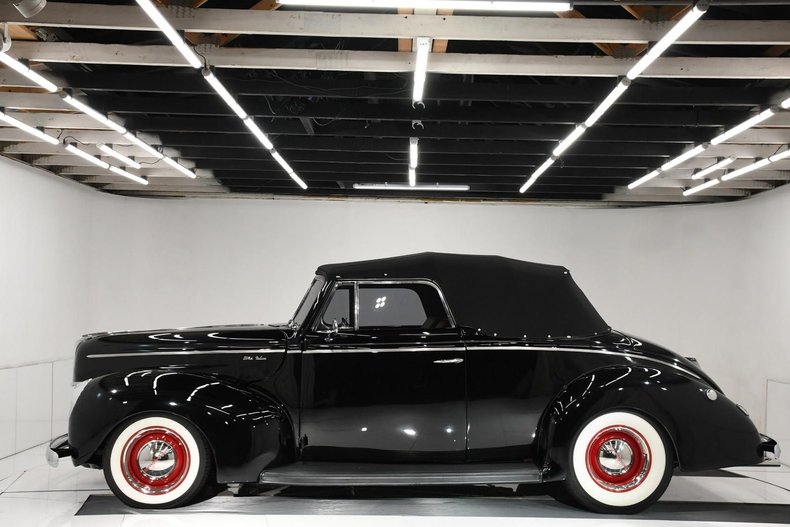 1940 Ford Deluxe | Volo Museum