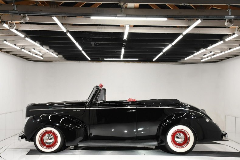 1940 Ford Deluxe | Volo Museum