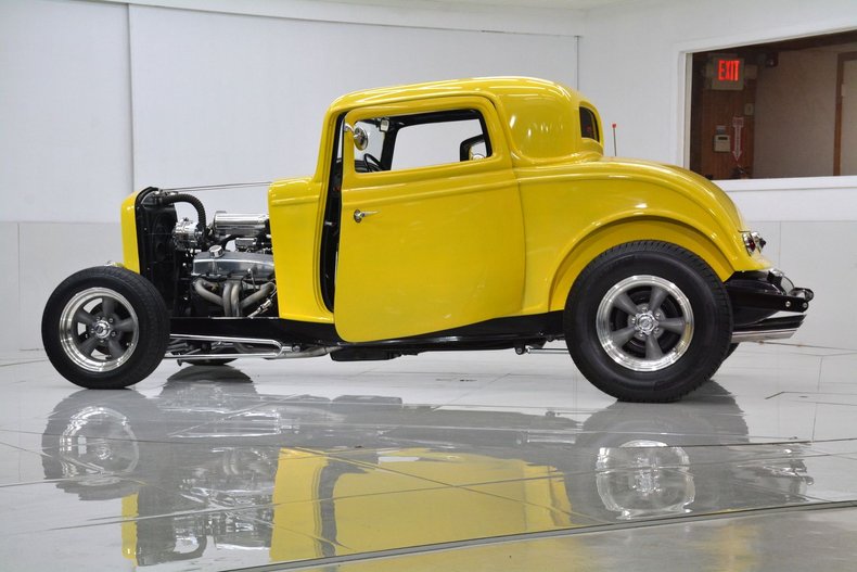 1932 Ford Custom | Volo Museum