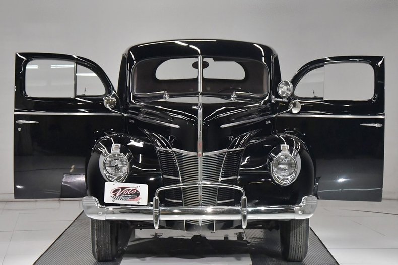 1940 Ford Deluxe | Volo Museum