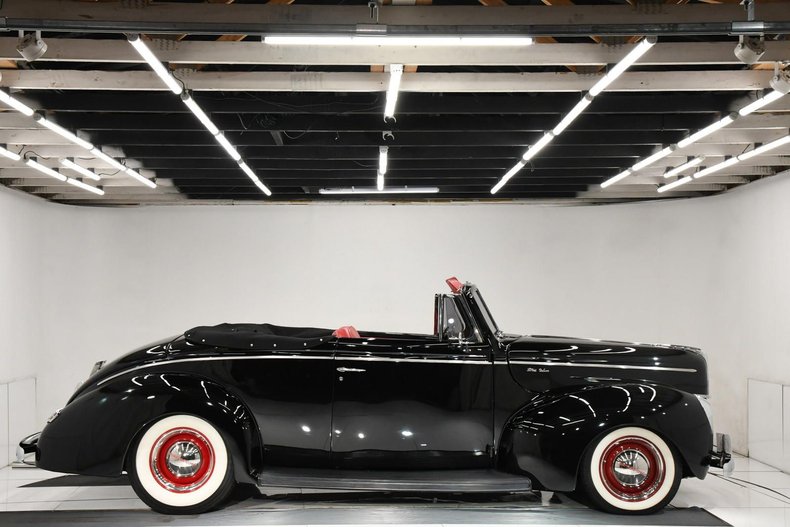 1940 Ford Deluxe | Volo Museum