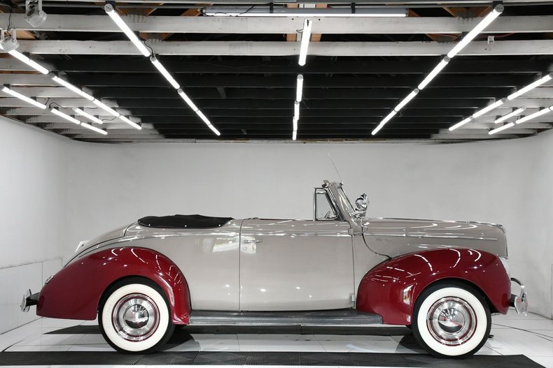 1940 Ford Deluxe | Volo Museum