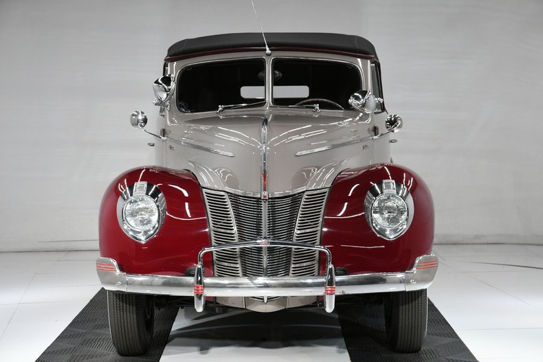 1940 Ford Deluxe | Volo Museum
