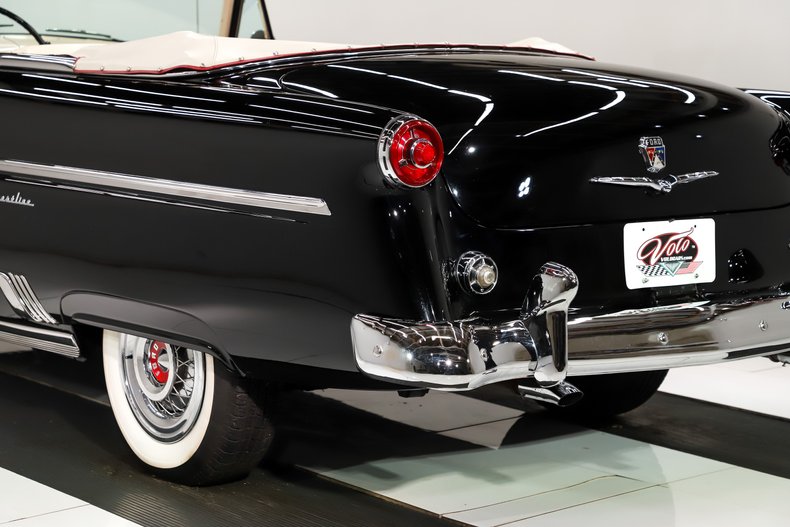 1954 Ford Crestline