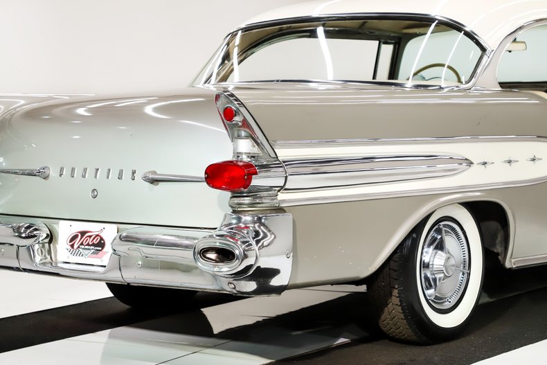 1957 Pontiac Starchief 17