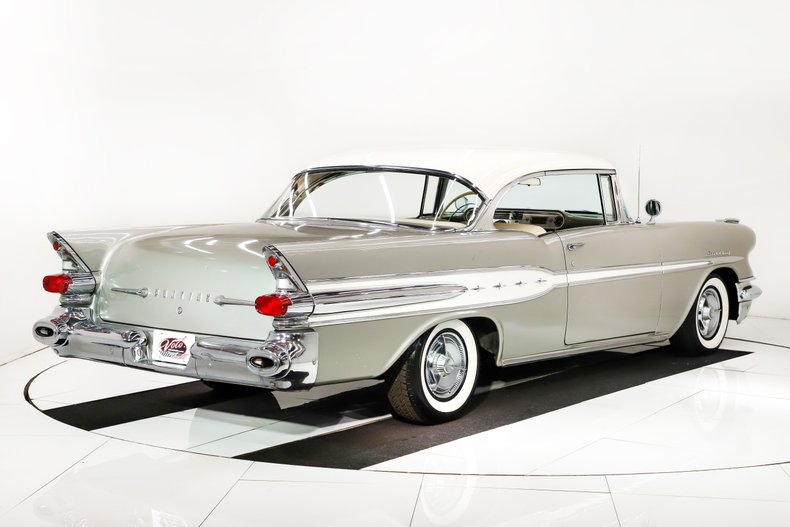 1957 Pontiac Starchief 28