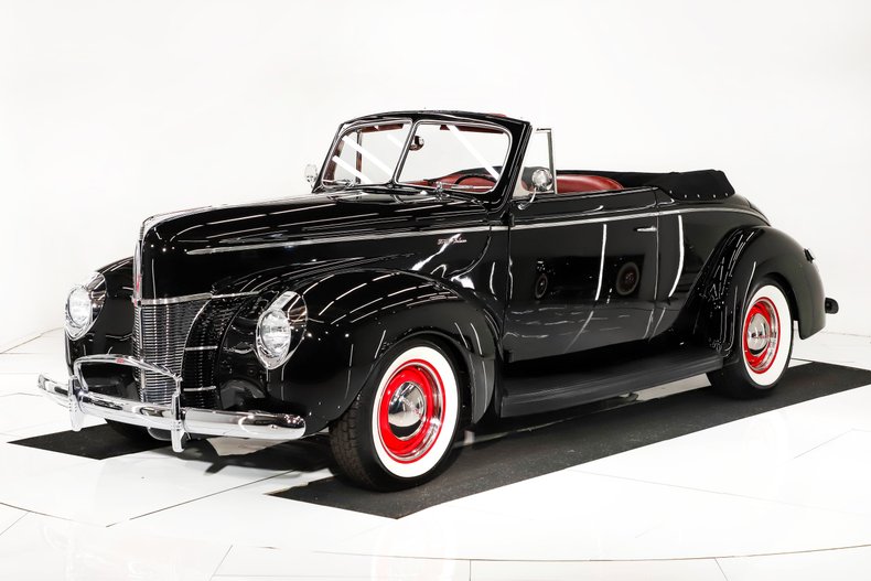 1940 Ford Deluxe | Volo Museum