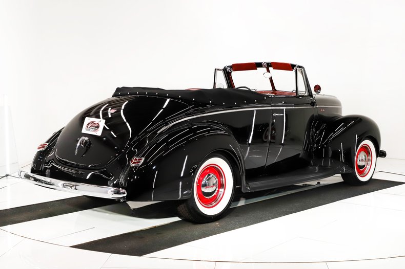 1940 Ford Deluxe | Volo Museum