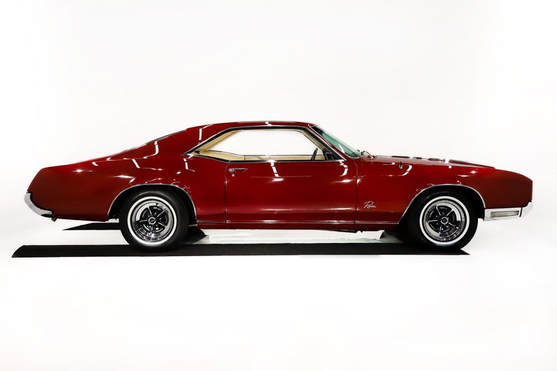 1967 Buick Riviera | Volo Museum