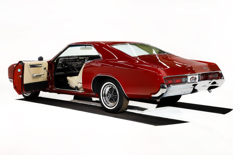 1967 Buick Riviera | Volo Museum