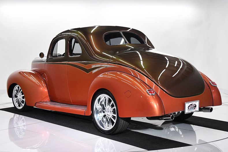 1940 Ford Deluxe | Volo Museum