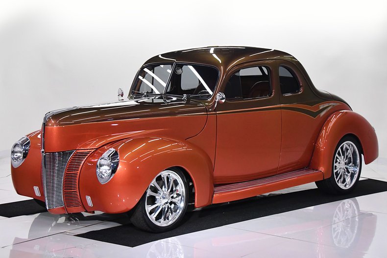1940 Ford Deluxe | Volo Museum