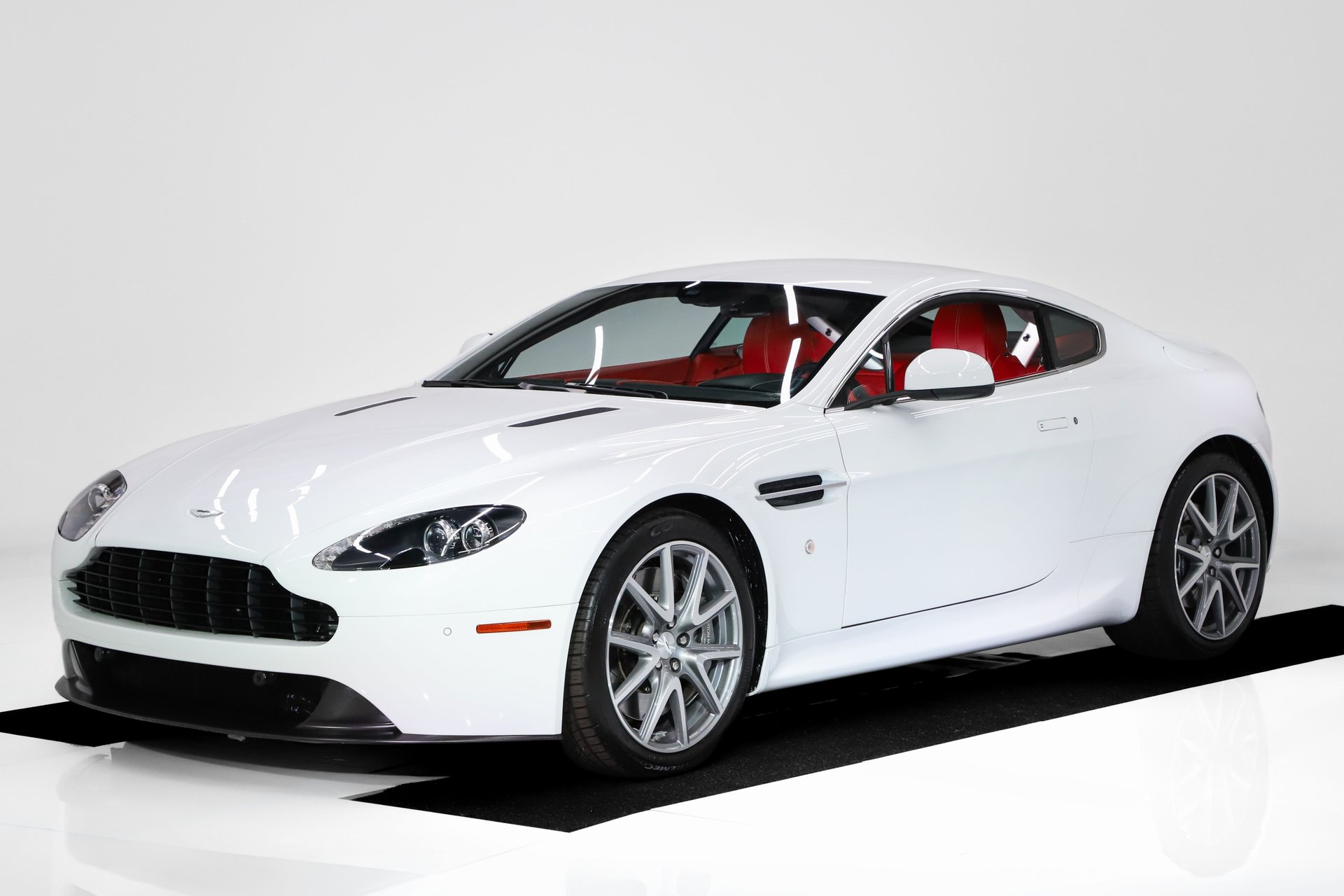 2013 Aston Martin V8 Vantage Base - Photo 43