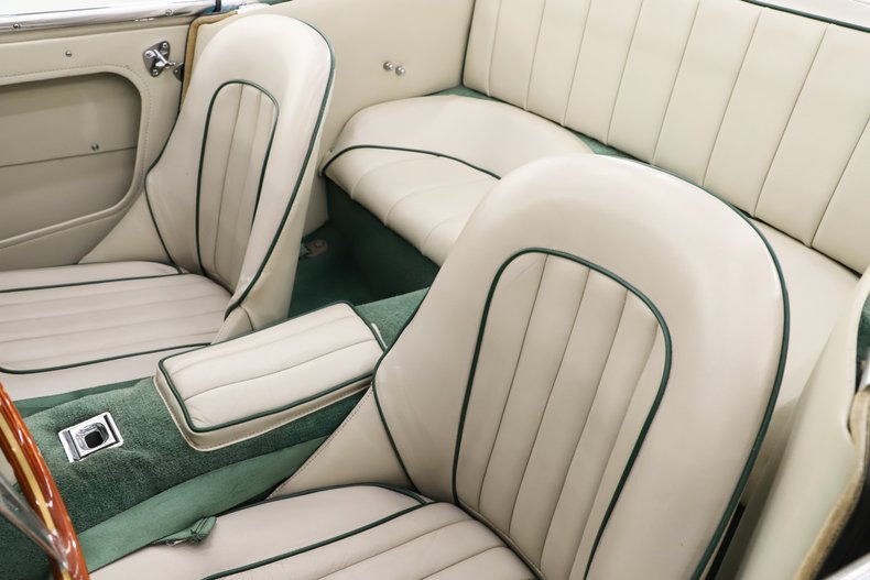 1962 Austin Healey 3000 12