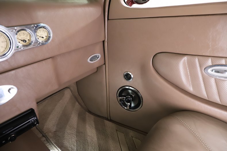 1937 Ford Custom 51