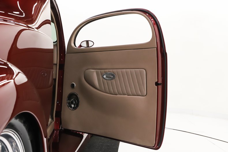 1937 Ford Custom 40