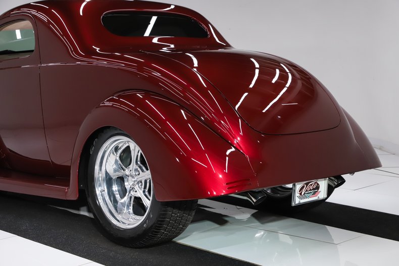 1937 Ford Custom 23