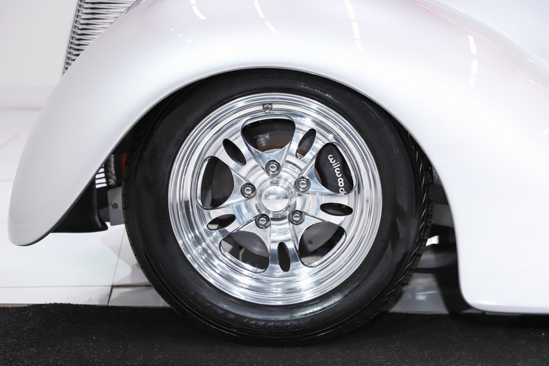 1937 Ford Cabriolet 44