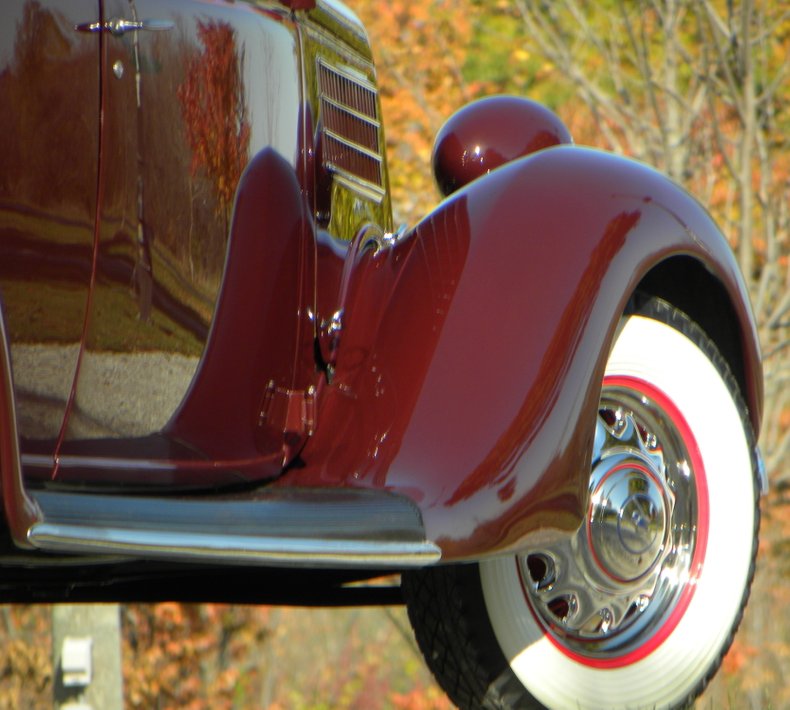 1935 Ford Deluxe