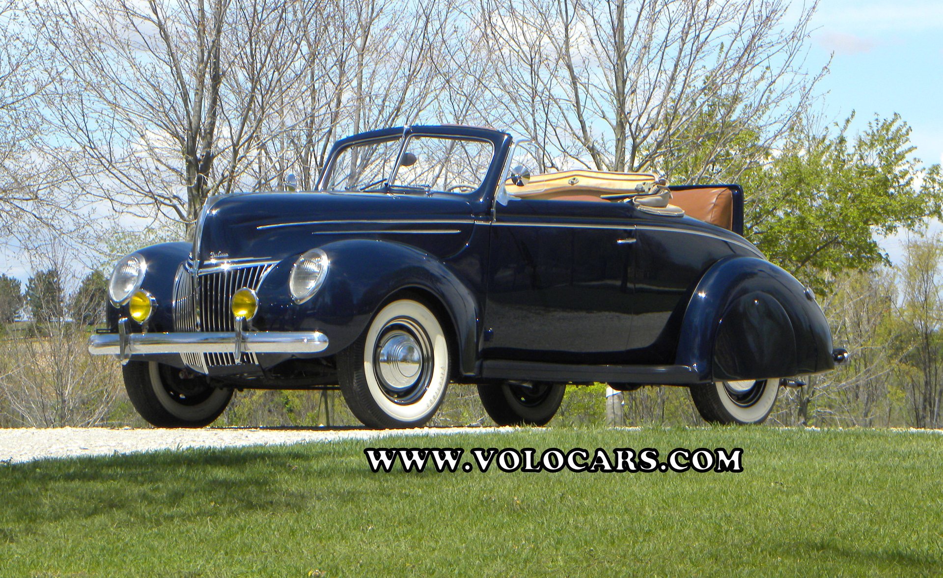 Ref. # 42069 Factory Photo 1939 Ford Deluxe Convertible Coupe 