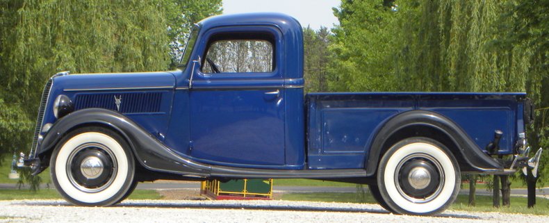1937 Ford Model 77