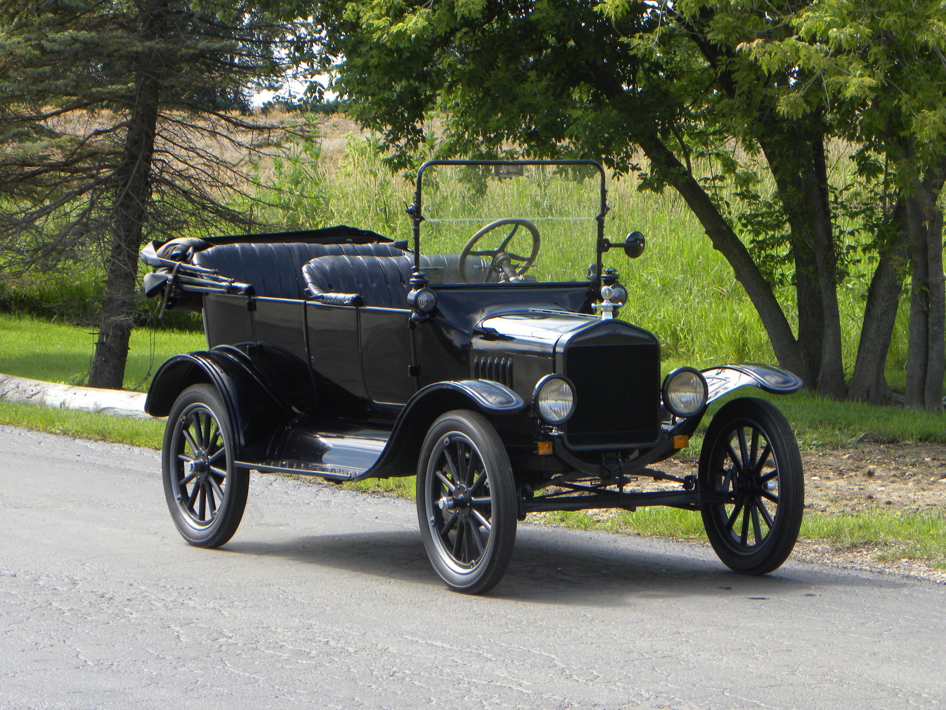 2 - [1921-1940] 125 ans d'évolution ! Partie 2  1921-ford-model-t-touring