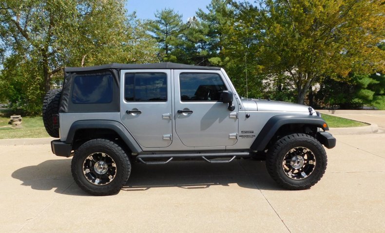 2013 Jeep Wrangler Unlimited 9