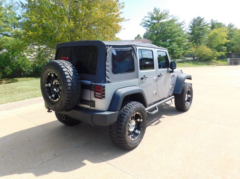 2013 Jeep Wrangler Unlimited 10