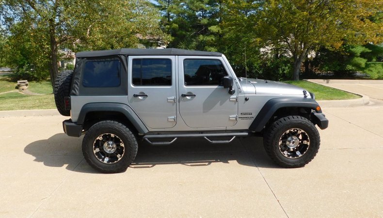 2013 Jeep Wrangler Unlimited 8