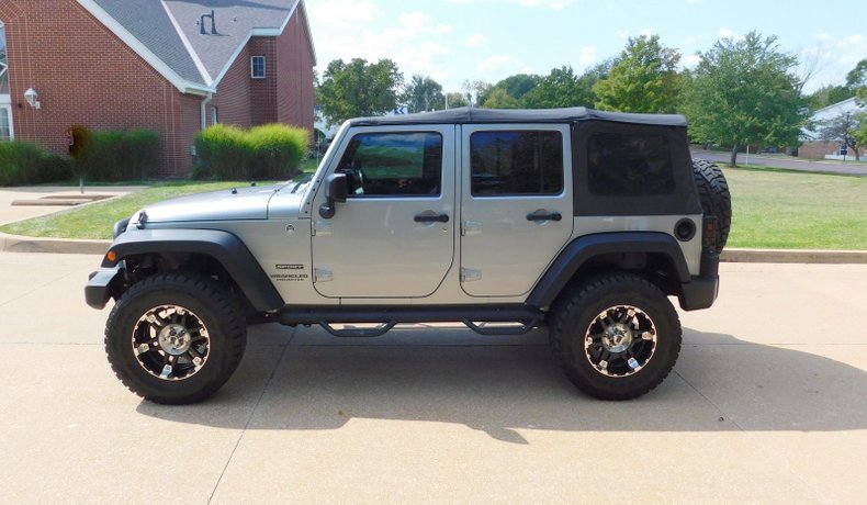 2013 Jeep Wrangler Unlimited 16