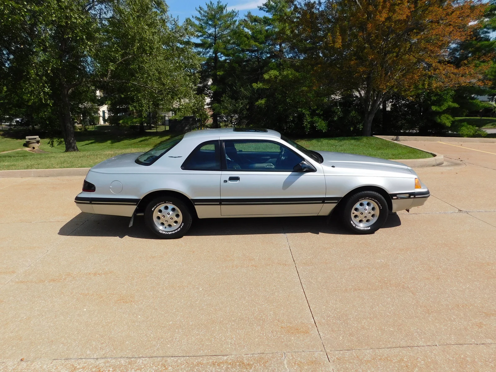 1988 Ford Thunderbird - Photo 27