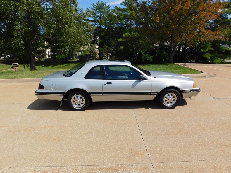 1988 Ford Thunderbird 54