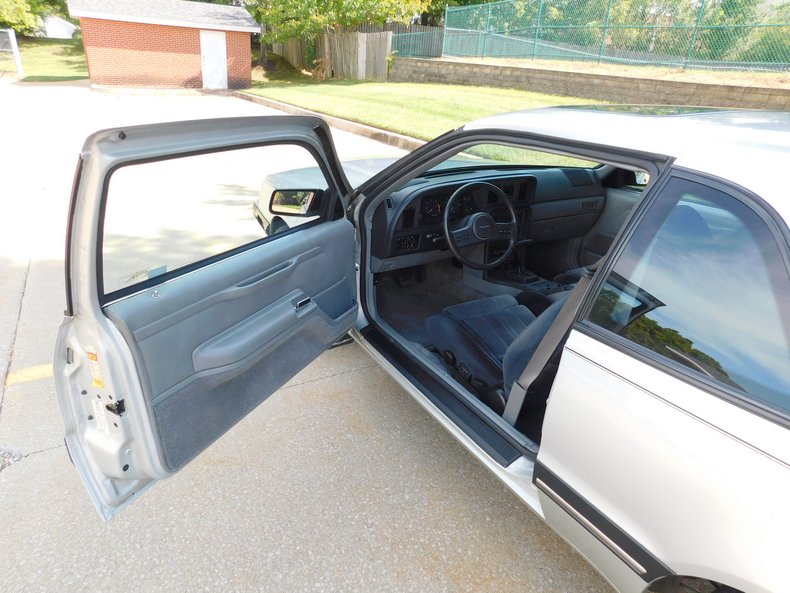 1988 Ford Thunderbird 28