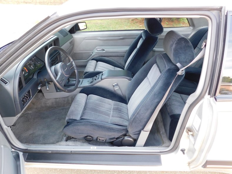1988 Ford Thunderbird 30