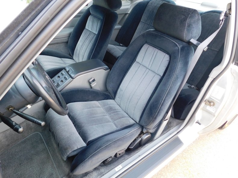 1988 Ford Thunderbird 32
