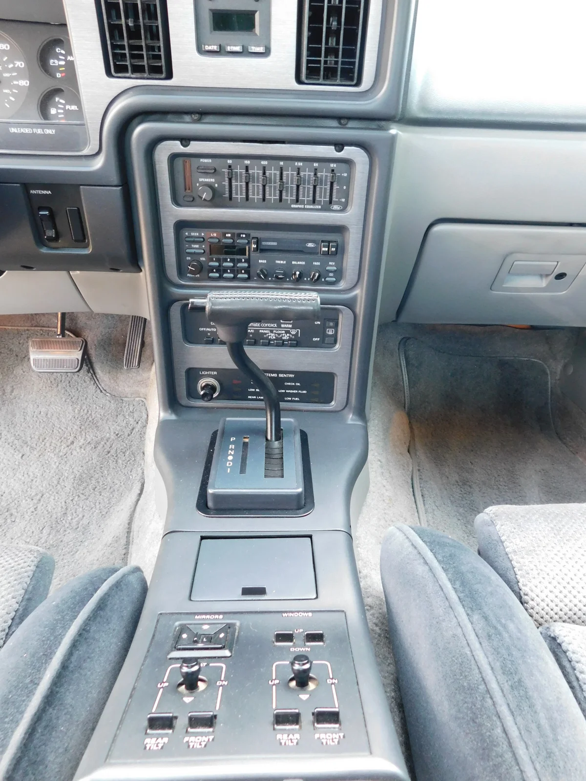 1988 Ford Thunderbird - Photo 41