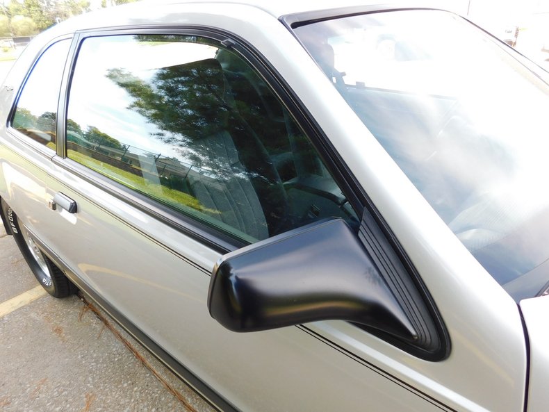 1988 Ford Thunderbird 200