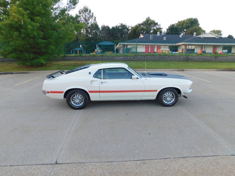 1969 Ford Mustang Mach One 24
