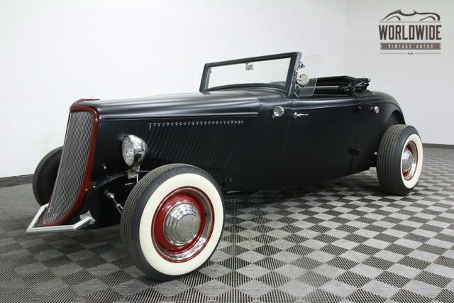 1933 Ford Roadster Deluxe