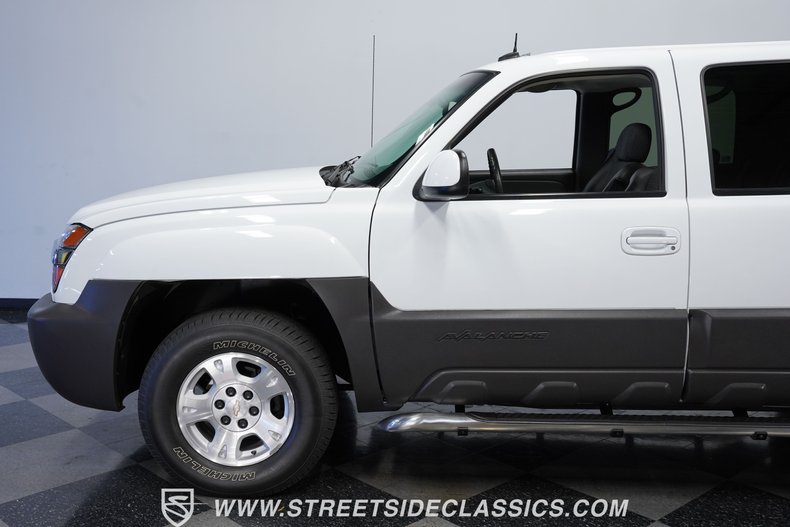 used 2003 Chevrolet Avalanche car, priced at $29,995